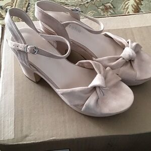 Chic Cream Knotted Heels